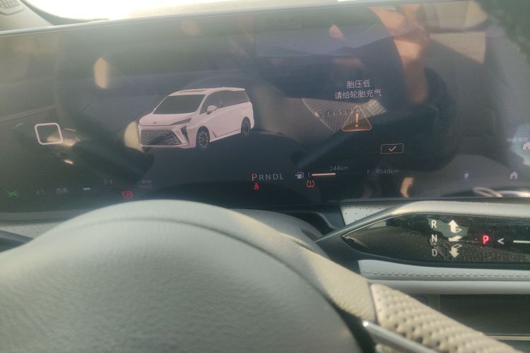 别克GL8 2025款 陆尊 尊享版中控内饰14