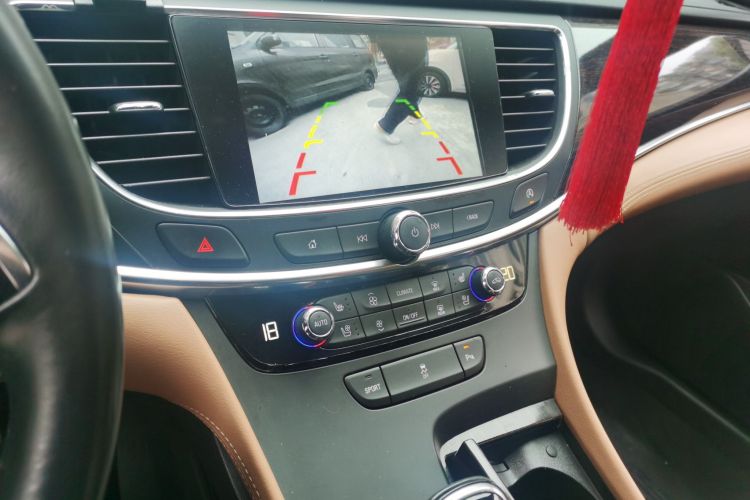 别克 君越 2016款 20T 精英型中控内饰16