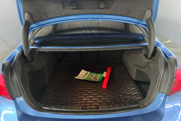 宝马3系 2018款 320Li 领先型M运动套装机舱底盘23