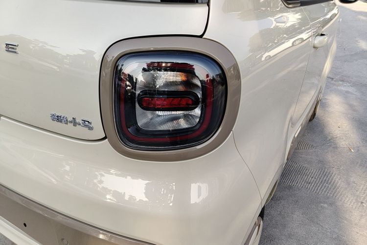 奔腾小马 2026款 222km 闪耀马车身外观6006