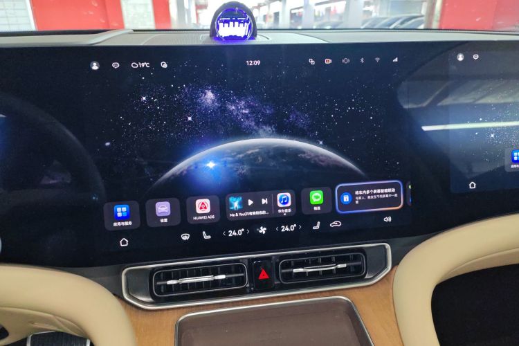 鸿蒙智行 问界M9 2024款 增程 Ultra版 52kWh 5座版中控内饰16