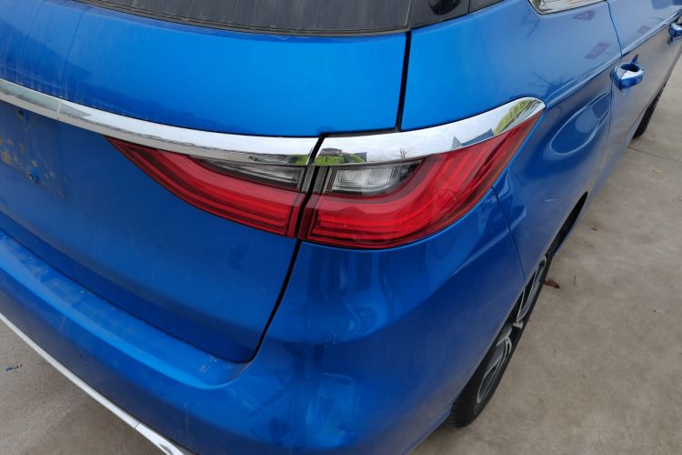 比亚迪 宋MAX 2017款 1.5T 自动智联尊贵型 7座车身外观9