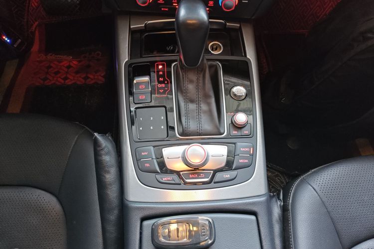 奥迪A6L 2018款 30周年年型 TFSI 进取型中控内饰18