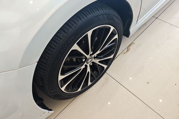 丰田 凯美瑞 2018款 2.0S 锋尚版车身外观6007