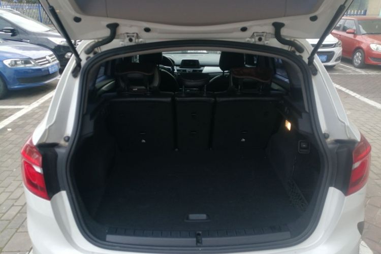 宝马2系旅行车 2016款 218i 时尚型机舱底盘23