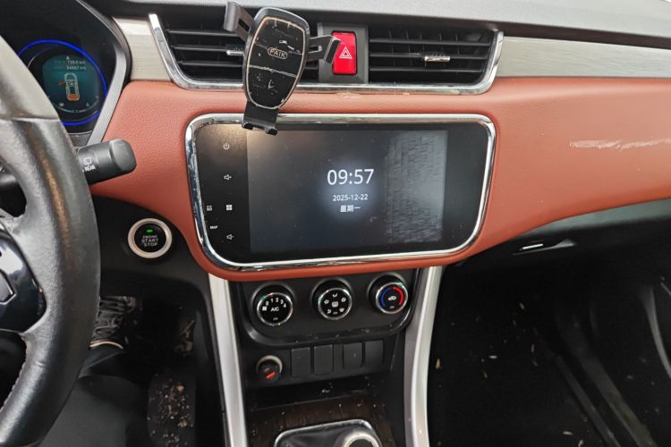 北汽幻速S3 2016款 S3L 1.5L 手动尊贵型中控内饰16