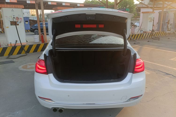 宝马3系 2017款 320Li 时尚型机舱底盘23