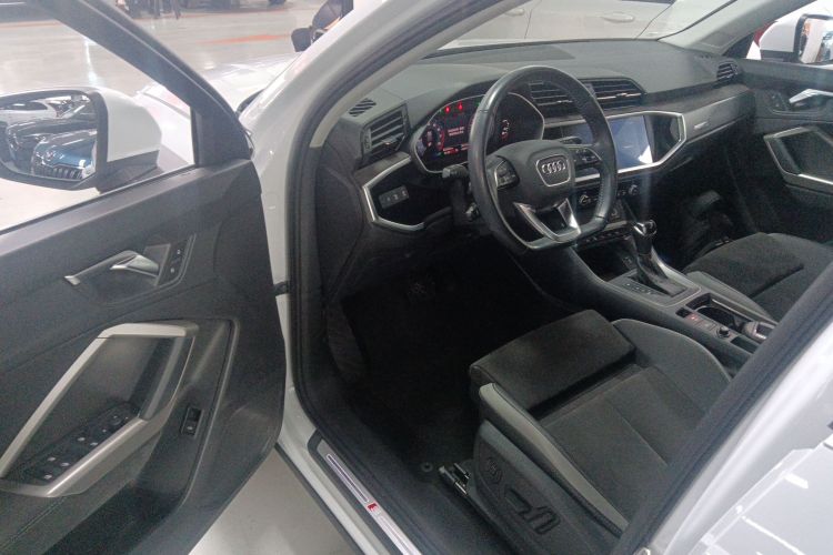 奥迪Q3 2021款 35 TFSI 时尚动感型中控内饰20