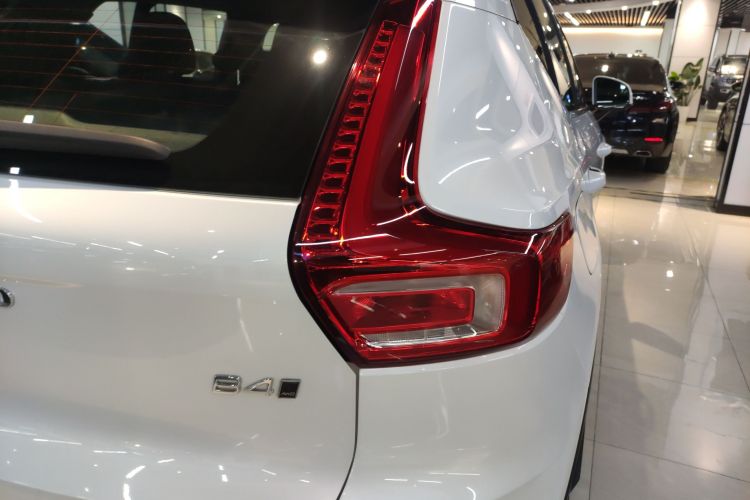 沃尔沃XC40 2025款 B4 四驱智远豪华版车身外观6006