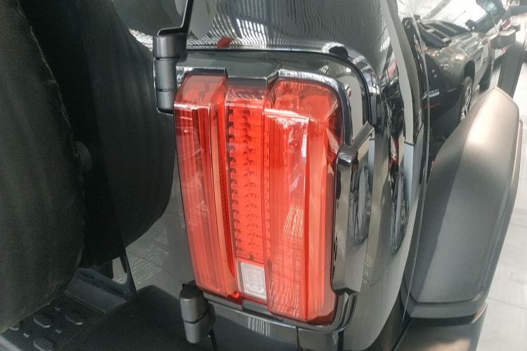 坦克300 2024款 2.0T 挑战者车身外观9