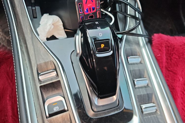 蓝电E5 2023款 1.5L DE-i 100KM臻享型 7座中控内饰18