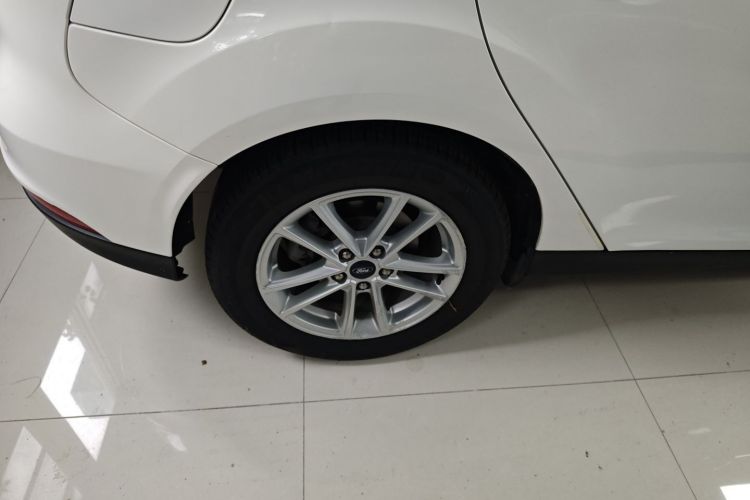 福特 福克斯 2018款 两厢经典 1.6L 自动风尚型智行版车身外观6008