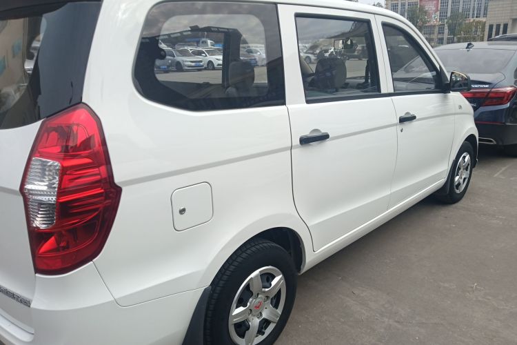 五菱汽车 五菱宏光 2020款 1.2L S基本型国VI LSI车身外观7