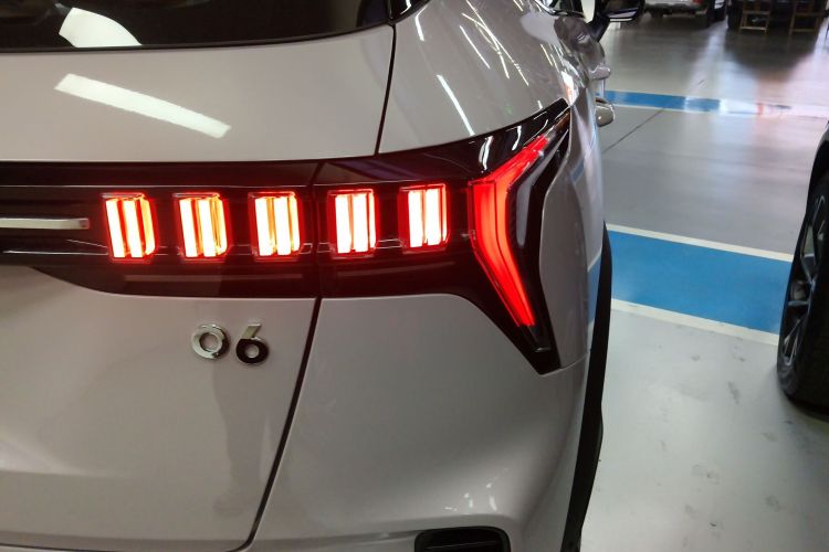 领克06 2023款 Remix 1.5T Shero车身外观9