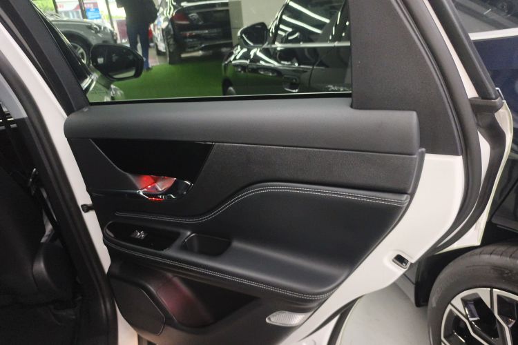 林肯 冒险家新能源 2021款 PHEV 四驱e享版中控内饰7006