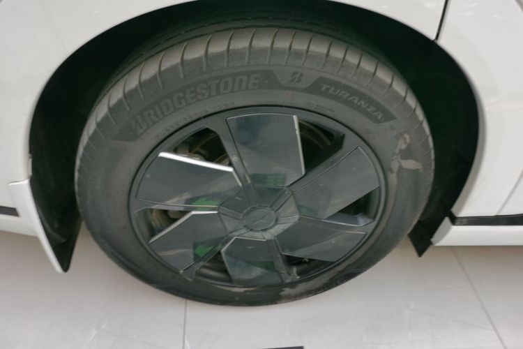 小鹏X9 2024款 640四驱高性能Max车身外观6008