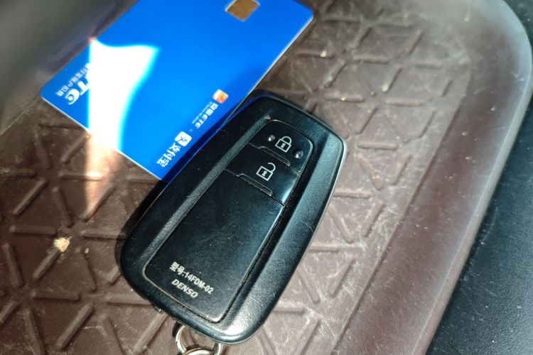 丰田 RAV4荣放 2021款 2.0L CVT四驱尊贵版中控内饰11