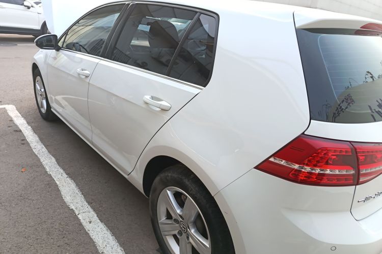 大众 高尔夫 2015款 1.6L 自动舒适型车身外观4