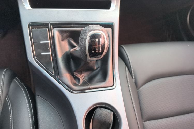 吉利汽车 帝豪 2019款 领军版 1.5L 手动向上互联型 国VI中控内饰18