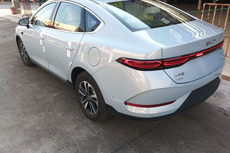 比亚迪 秦PLUS 2025款 DM-i 智驾版 120KM超越型车身外观4