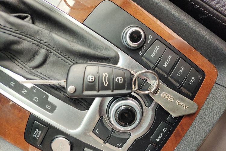 奥迪Q7 2015款 35 TFSI 进取型中控内饰7001