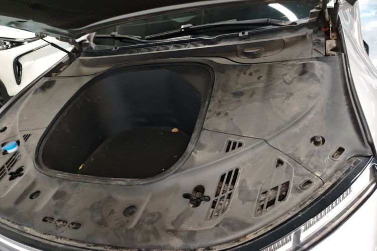 小鹏P7 2022款 480E机舱底盘24