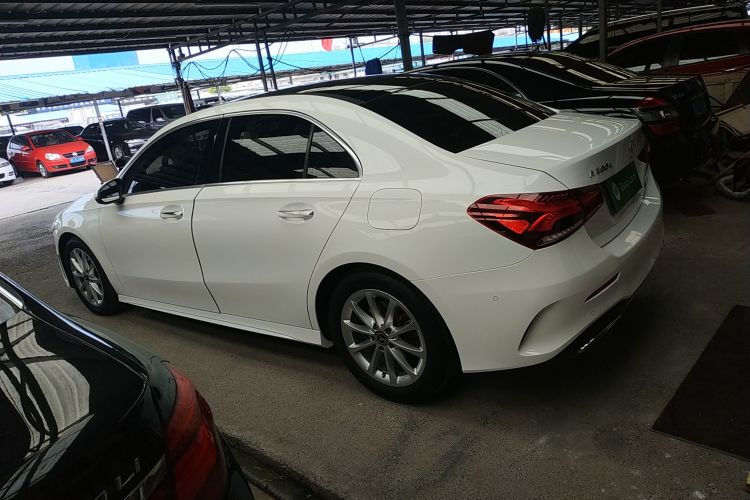 奔驰A级 2020款 改款 A 200 L 运动轿车动感型车身外观4