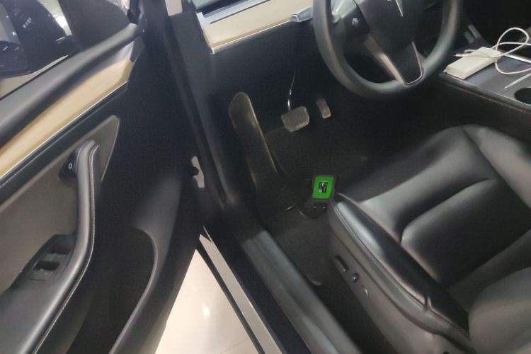 特斯拉 Model Y 2022款 长续航全轮驱动版中控内饰20