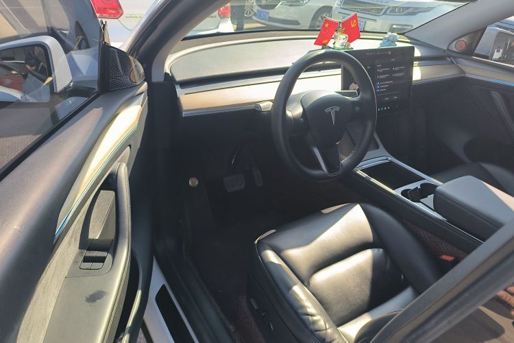 特斯拉 Model Y 2021款 改款二 长续航全轮驱动版中控内饰7003