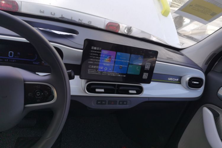 吉利银河 2025款 210km 熊猫骑士中控内饰16