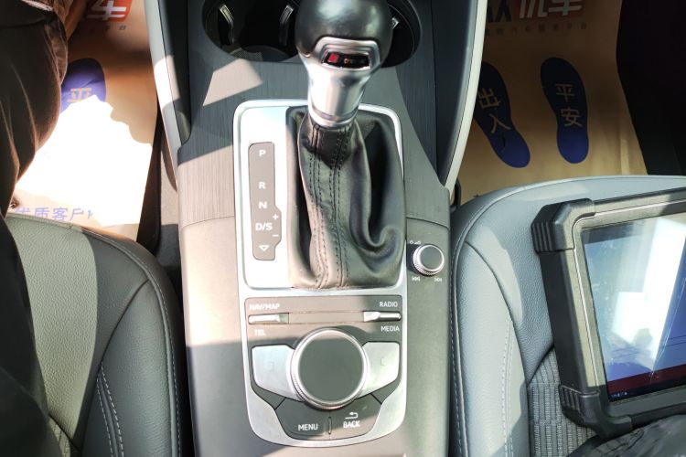 奥迪A3 2018款 30周年年型 Limousine 35 TFSI 时尚型中控内饰18