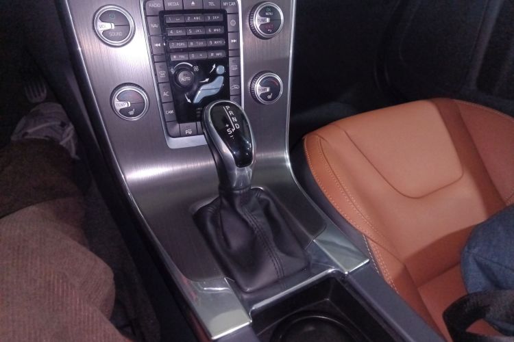 沃尔沃V60 2015款 T5 智雅版中控内饰18