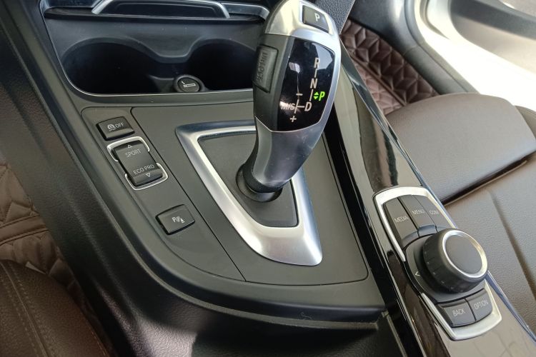 宝马3系 2018款 320Li 时尚型局部细节18