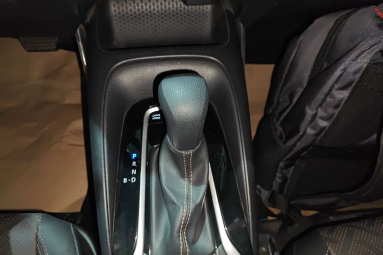 丰田 雷凌 2023款 智能电混双擎 1.8L 运动版中控内饰18