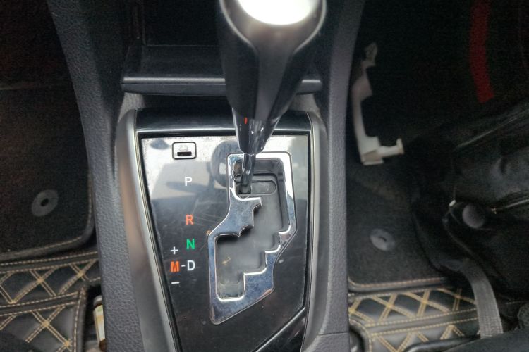 丰田 卡罗拉 2014款 1.6L CVT GL-i真皮版中控内饰18