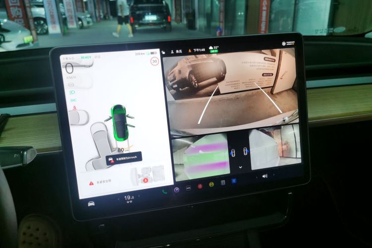 特斯拉 Model 3 2022款 后轮驱动版中控内饰16