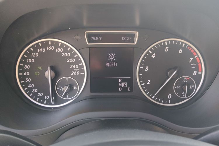 奔驰B级 2012款 B 180中控内饰14