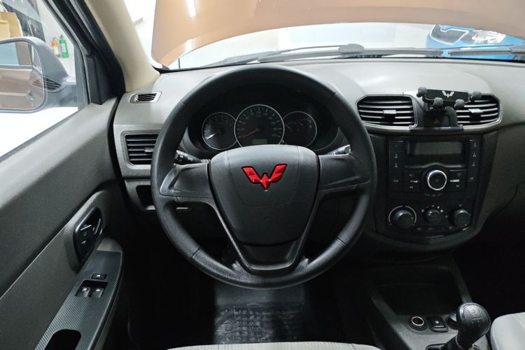 五菱汽车 五菱宏光 2020款 1.2L S基本型国VI LSI中控内饰13