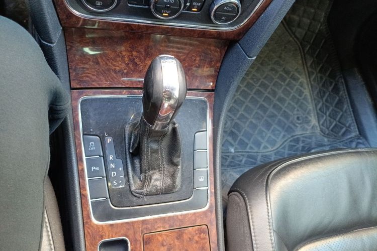 大众 帕萨特 2011款 1.8TSI DSG御尊版中控内饰18