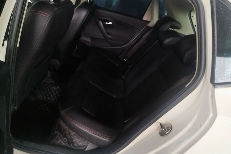 大众 Polo 2016款 1.4L 手动风尚型中控内饰7004