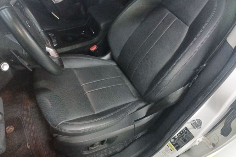 路虎 发现神行 2019款 240PS SE版 国VI中控内饰19