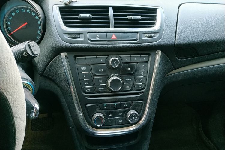 别克 昂科拉 2014款 1.4T 自动两驱都市精英型中控内饰16