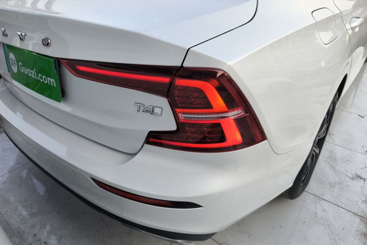 沃尔沃S60 2021款 T4 智逸豪华版车身外观9