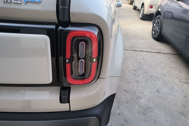 宝骏悦也Plus 2026款 301km旗舰版车身外观9