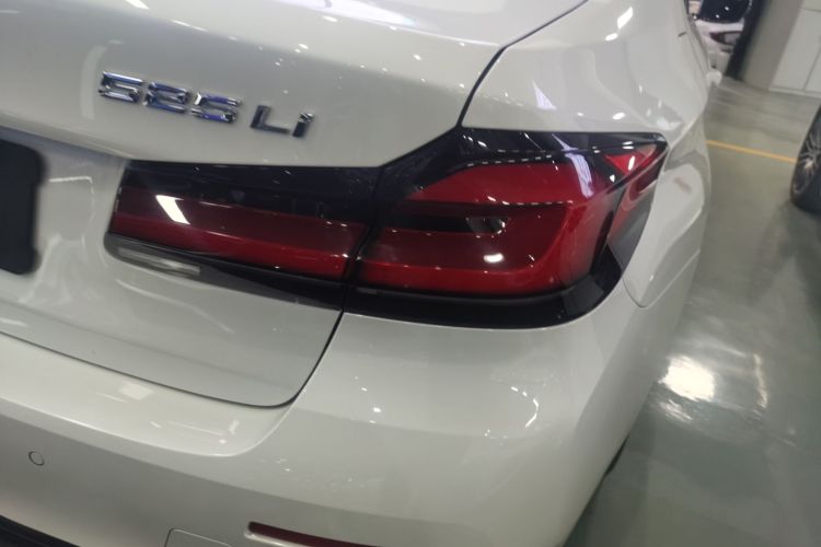 宝马5系 2021款 525Li 豪华套装车身外观9