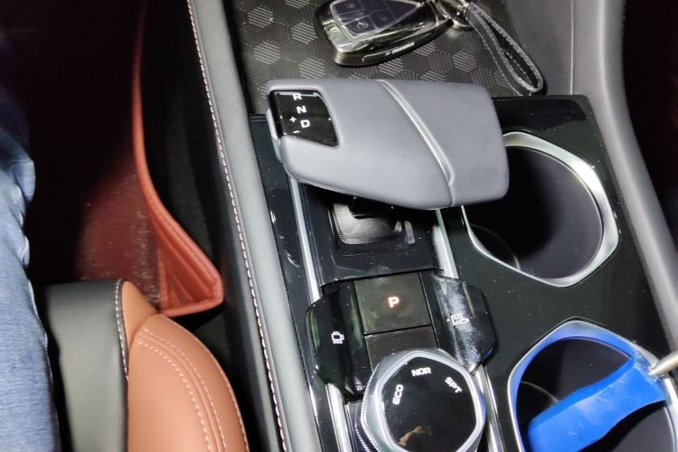 长安 逸动 2024款 PLUS 蓝鲸NE 1.4T GDI DCT高能版局部细节18