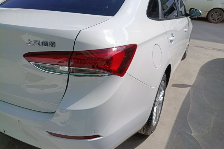 别克 英朗 2021款 改款 典范 1.5L 自动精英型车身外观9