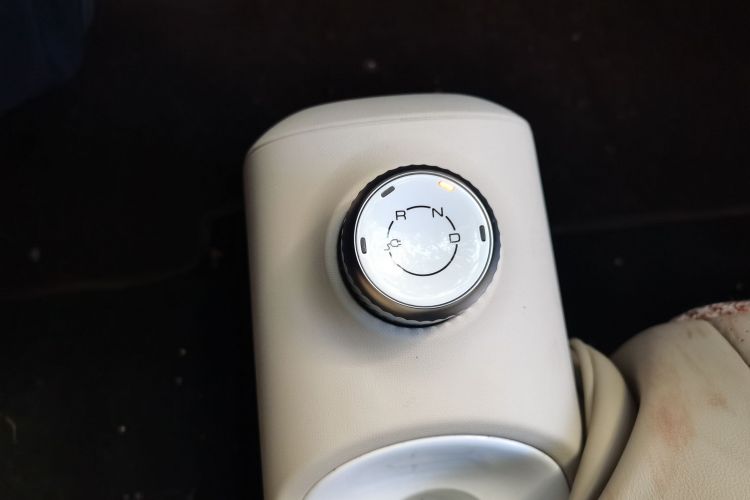 五菱汽车 宏光MINIEV 2024款 第三代 215km 青春版中控内饰18