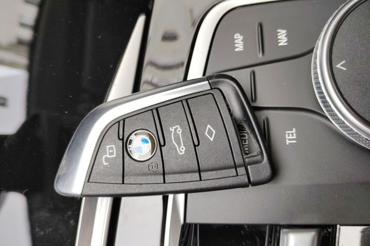 宝马i3 2022款 eDrive 35 L中控内饰11