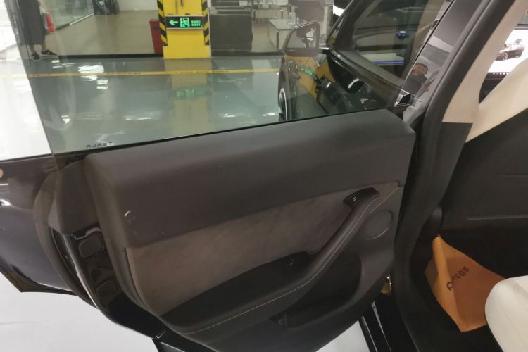 特斯拉 Model Y 2023款 高性能全轮驱动版中控内饰49
